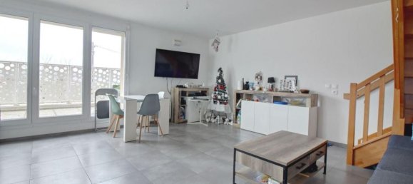 Dúplex de 3 dormitorios en Aubergenville, France No. 164111 10