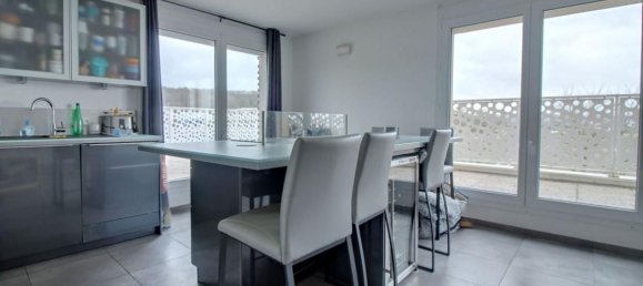 Dúplex de 3 dormitorios en Aubergenville, France No. 164111 4