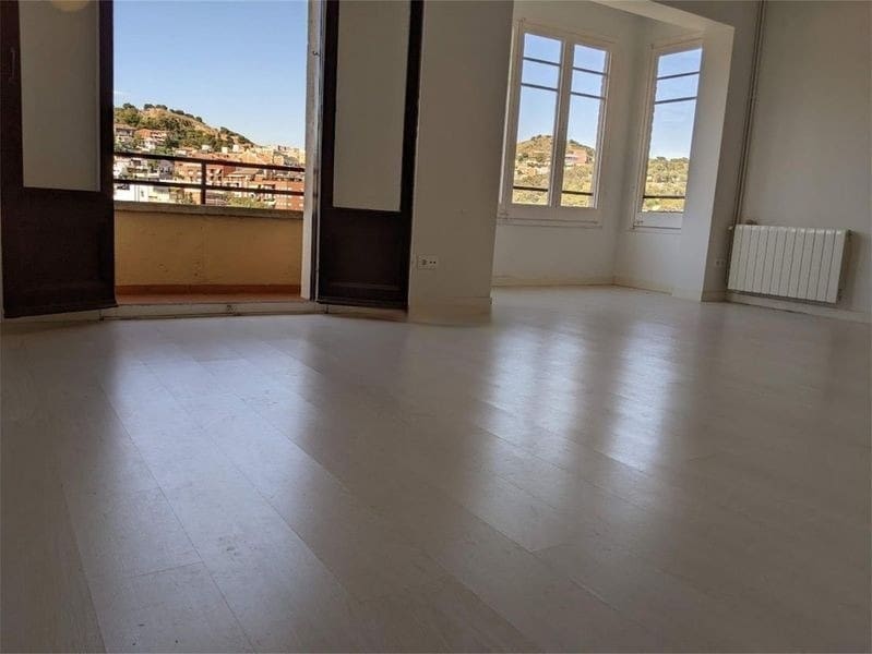Apartamento de 3 dormitorios en Barcelona, Spain No. 239744