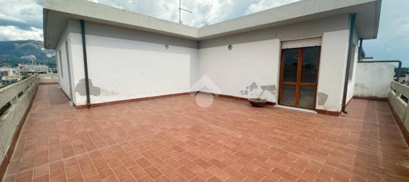 Пентхаус с 2 спальнями в Каррара, Италия № 154720 4