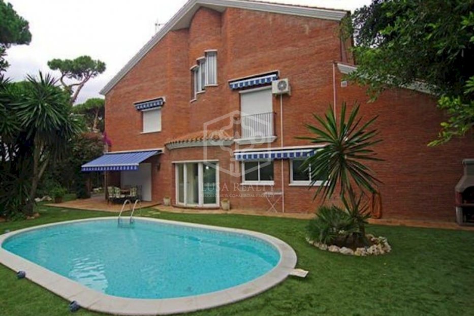 5 bedrooms Villa in Castelldefels, Spain No. 7476
