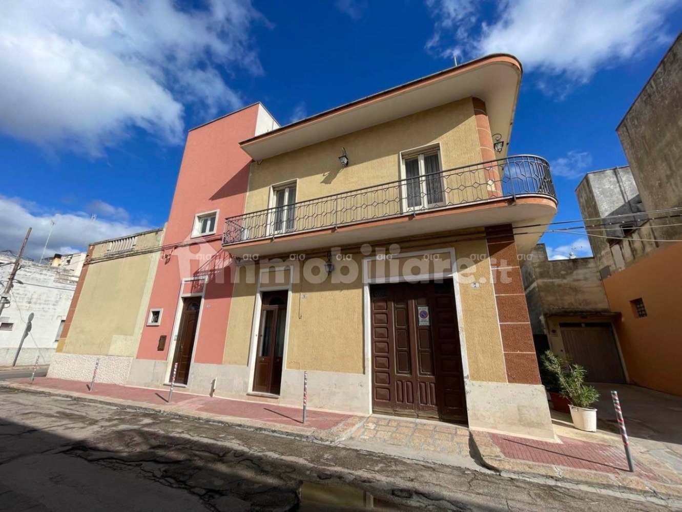 Квартира с 6 спальнями в Galatina, Италия № 118336