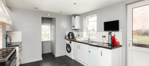 4 bedrooms House in Torquay, United Kingdom No. 2413 7