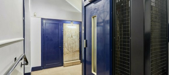 2 bedrooms Apartment in Paris, France No. 177411 2