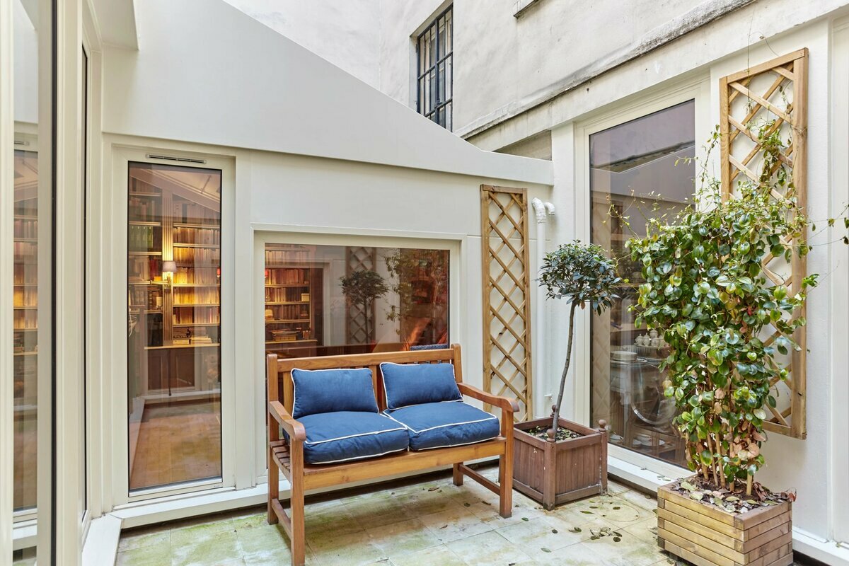 2 bedrooms Apartment in Paris, France No. 177411