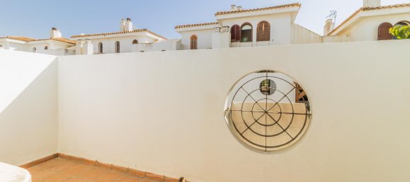 Adosado de 3 dormitorios en Estepona, Spain No. 184095 3