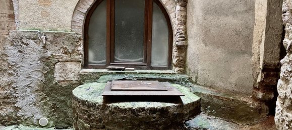 196m² Commercial property in Massa Marittima, Italy No. 315378 2