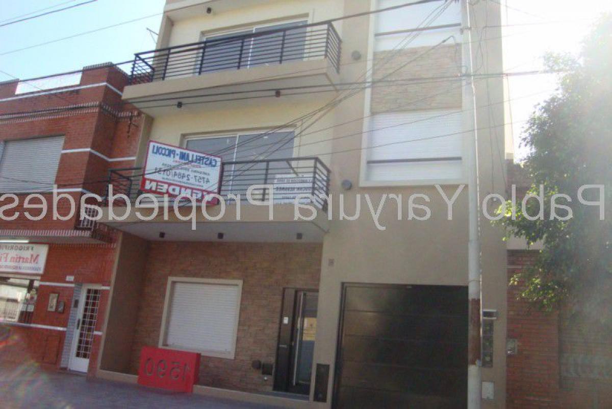 Studio in Tres de Febrero, Argentina No. 11608