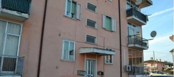 5 rooms Apartment in Zimella, Italy No. 289708 2