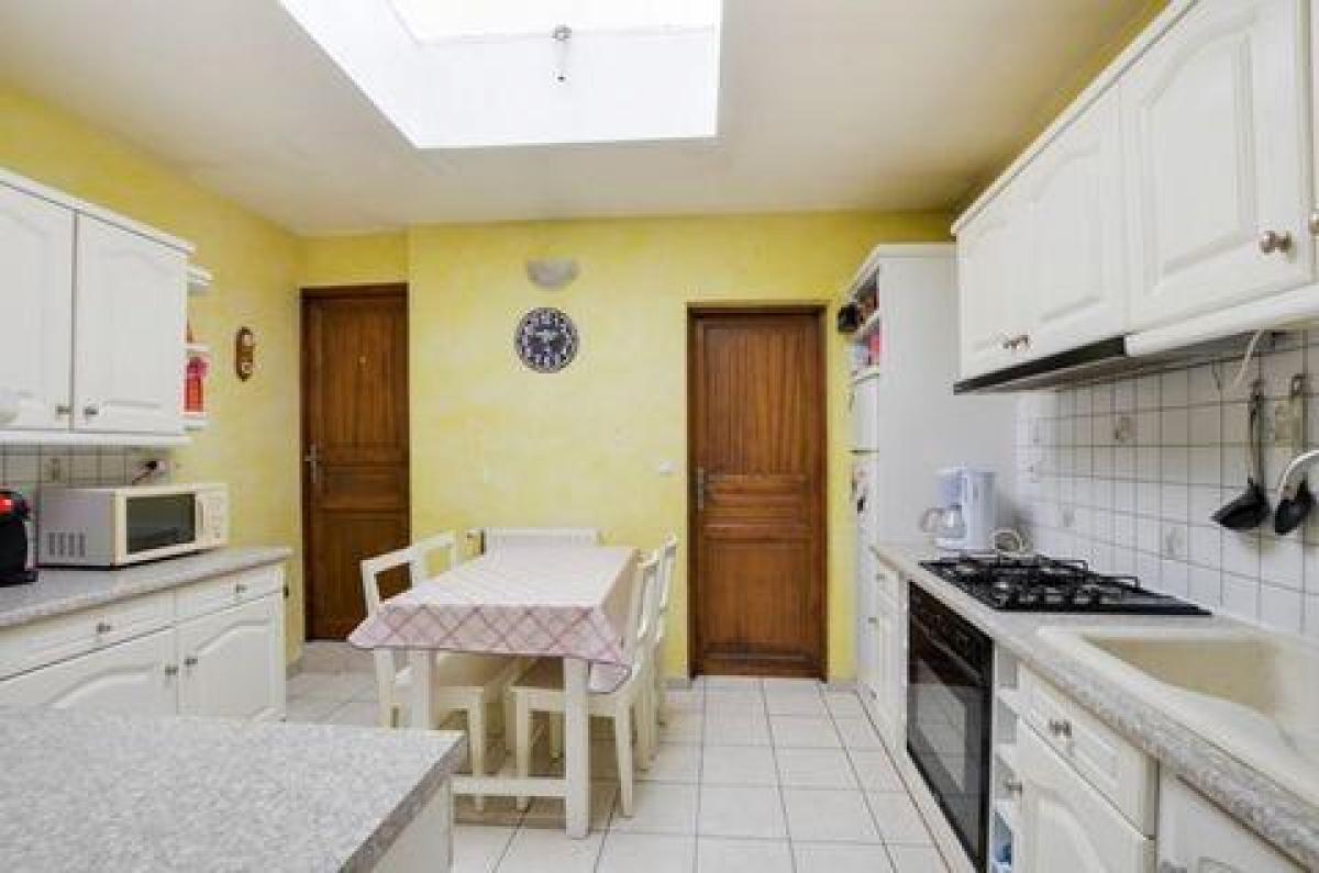 Casa de 4 dormitorios en Wattrelos, France No. 27393