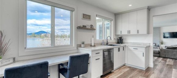 4 bedrooms House in British Columbia, Canada No. 1288 9