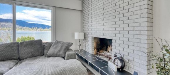 4 bedrooms House in British Columbia, Canada No. 1288 5