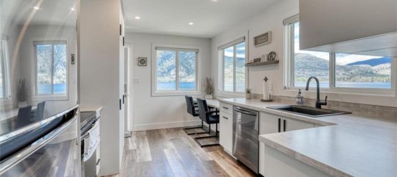 4 bedrooms House in British Columbia, Canada No. 1288 7