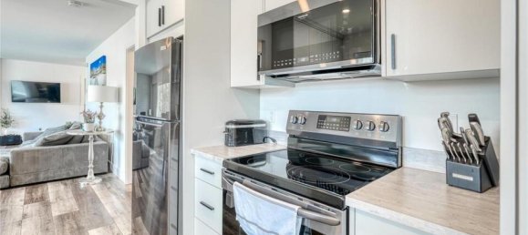 4 bedrooms House in British Columbia, Canada No. 1288 11