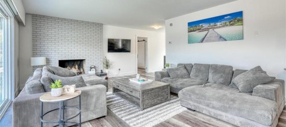 4 bedrooms House in British Columbia, Canada No. 1288 3