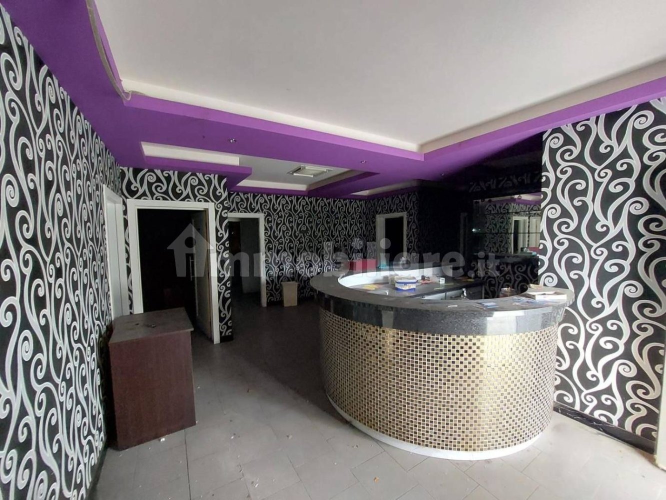 204m² Commercial property in Castel Maggiore, Italy No. 317830