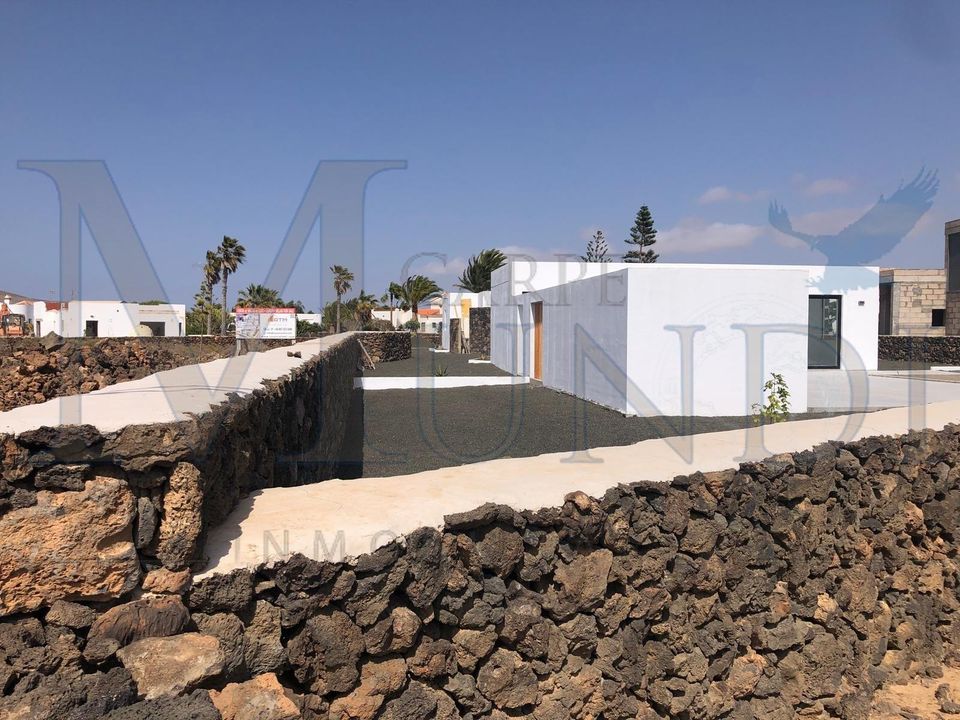 4 bedrooms Villa in La Oliva, Spain No. 240832