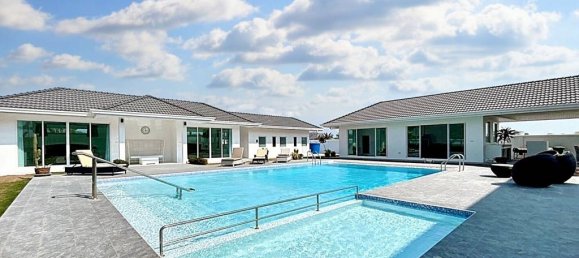 Villa de 7 dormitorios en Hua Hin, Thailand No. 13303 8