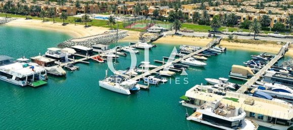 4 bedrooms Villa in Abu Dhabi, UAE No. 18881 3