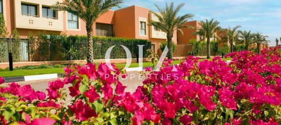 4 bedrooms Villa in Abu Dhabi, UAE No. 18881 2