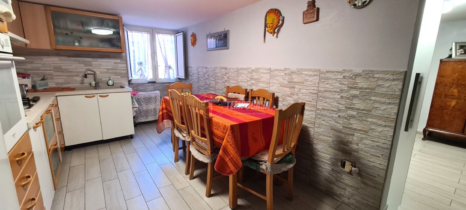 3 bedrooms Apartment in Naples, Italy No. 14060