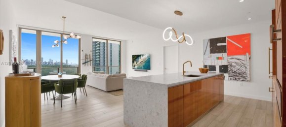 2 chambres propriété commerciale à vendre à Miami, Miami-Dade, Florida, USA № 614898 9