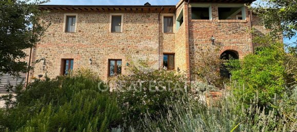 5 bedrooms House in Città della Pieve, Italy No. 124744 2