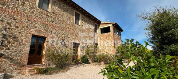 5 bedrooms House in Città della Pieve, Italy No. 124744 3