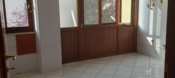 Apartamento de 4 dormitorios en Salerno, Italy No. 372336 2