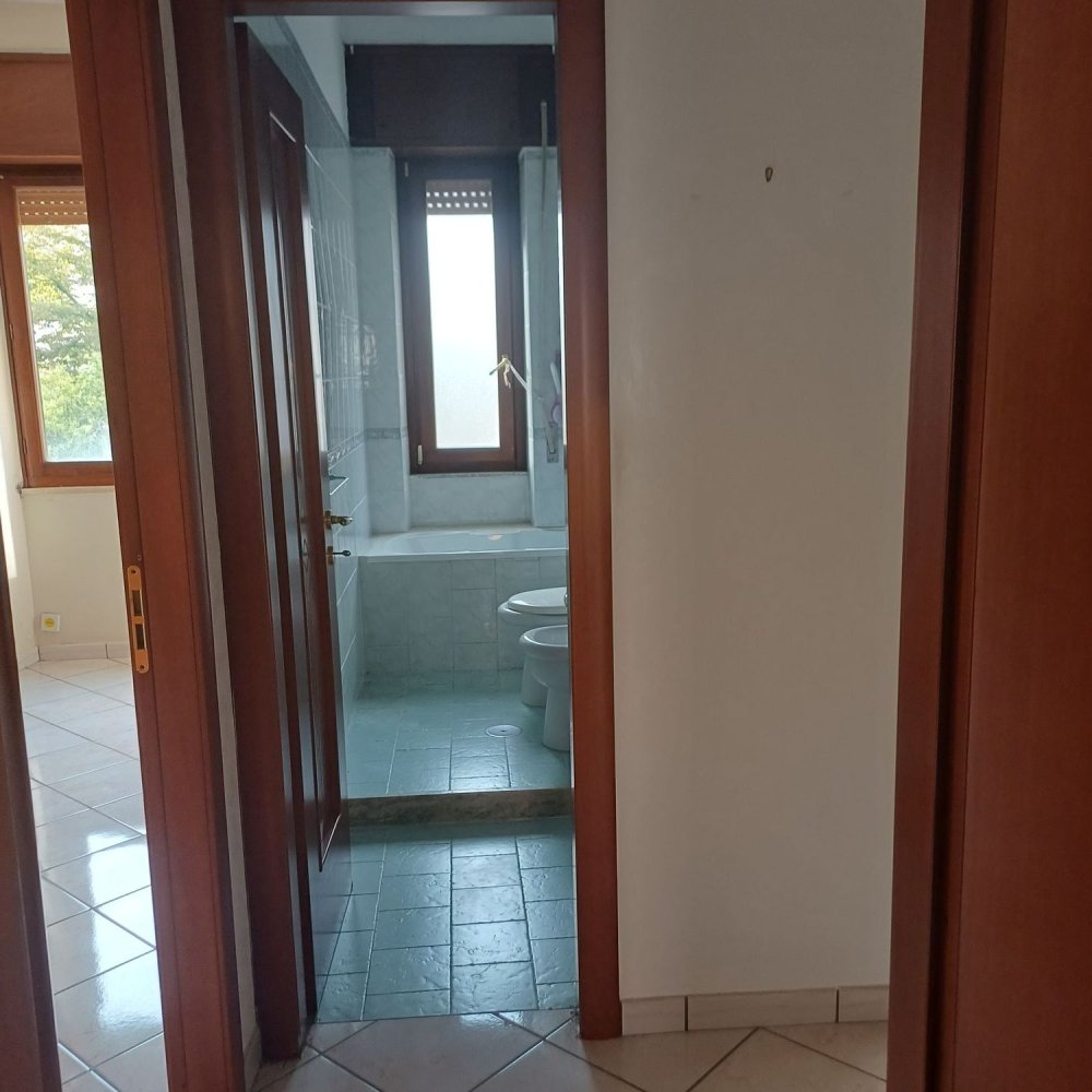 Apartamento de 4 dormitorios en Salerno, Italy No. 372336