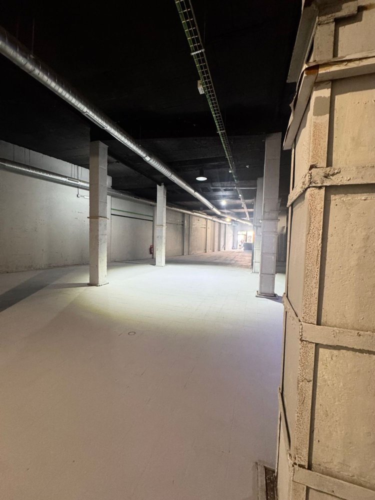 585m² Commercial property in Pozuelo de Alarcon, Spain No. 201908