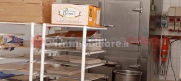 Imóvel comercial de 4 divisões em Frosinone, Italy N.º 289228 6