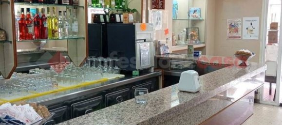 Imóvel comercial de 4 divisões em Frosinone, Italy N.º 289228 2