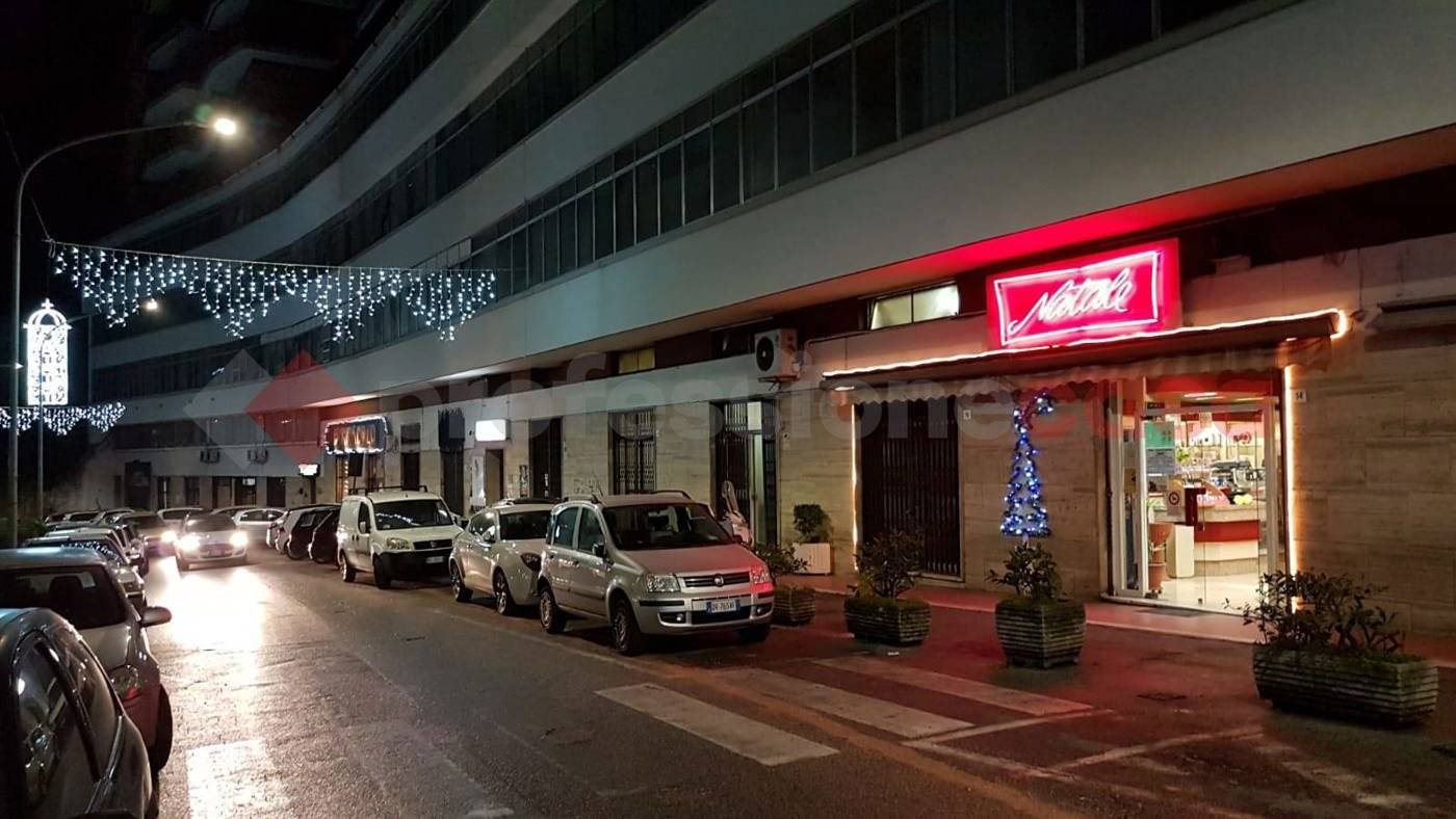 Imóvel comercial de 4 divisões em Frosinone, Italy N.º 289228