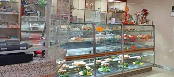 Imóvel comercial de 4 divisões em Frosinone, Italy N.º 289228 4