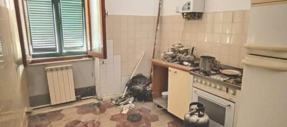 Квартира с 3 комнатами в Каррара, Италия № 165283 3