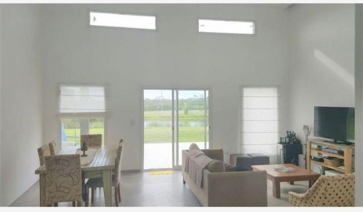 3 bedrooms House in Escobar, Argentina No. 64512