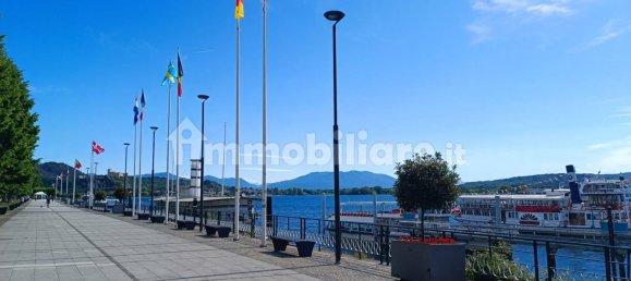 Коммерческая недвижимость с 2 комнатами в Арона, Италия № 229968 11