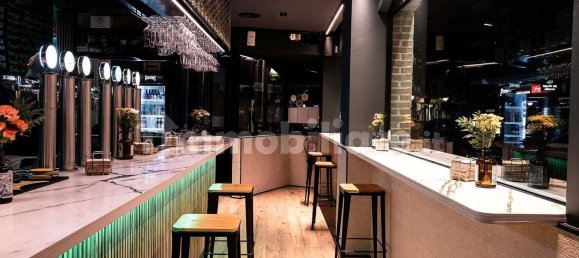 Коммерческая недвижимость с 2 комнатами в Арона, Италия № 229968 4