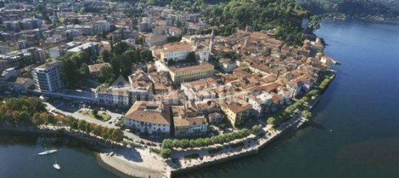 Коммерческая недвижимость с 2 комнатами в Арона, Италия № 229968 3