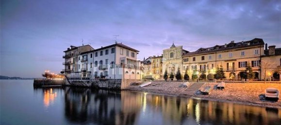 Коммерческая недвижимость с 2 комнатами в Арона, Италия № 229968 10