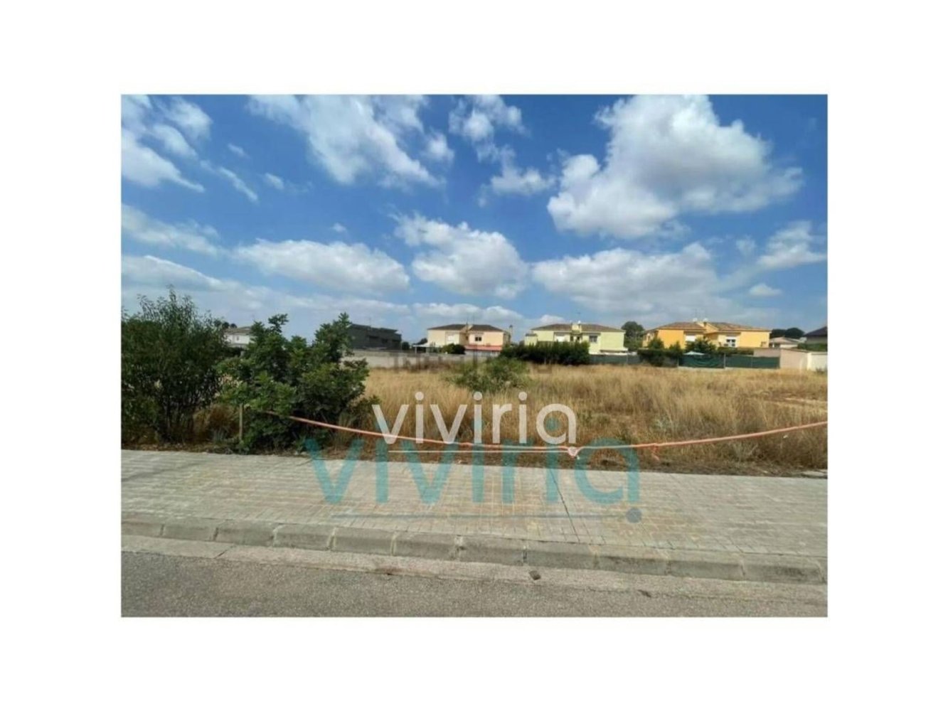 637m² Land in La Pobla de Vallbona, Spain No. 171532