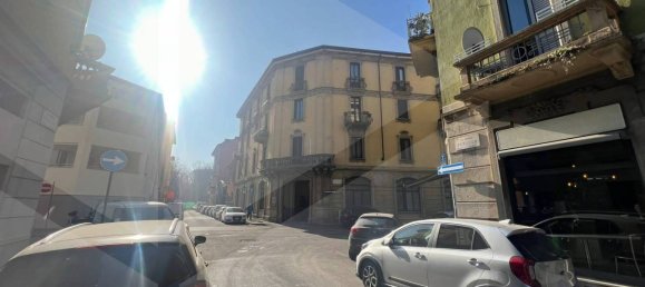 2 rooms Apartment in Milan, Italy No. 240477 6