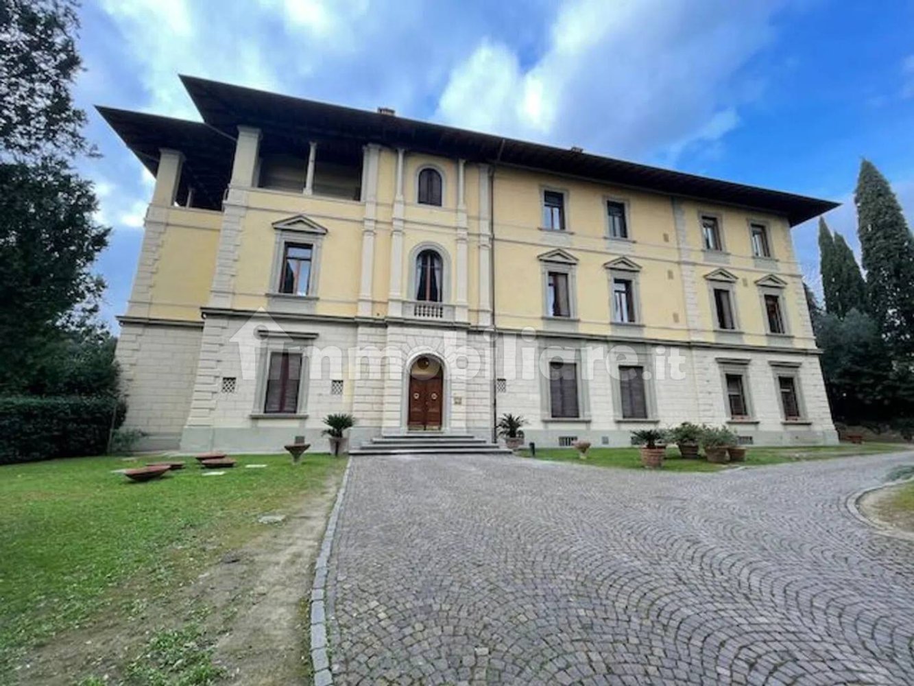 170m² Office in Florence, Italy No. 13615