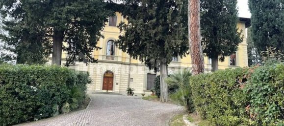 170m² Office in Florence, Italy No. 13615 2