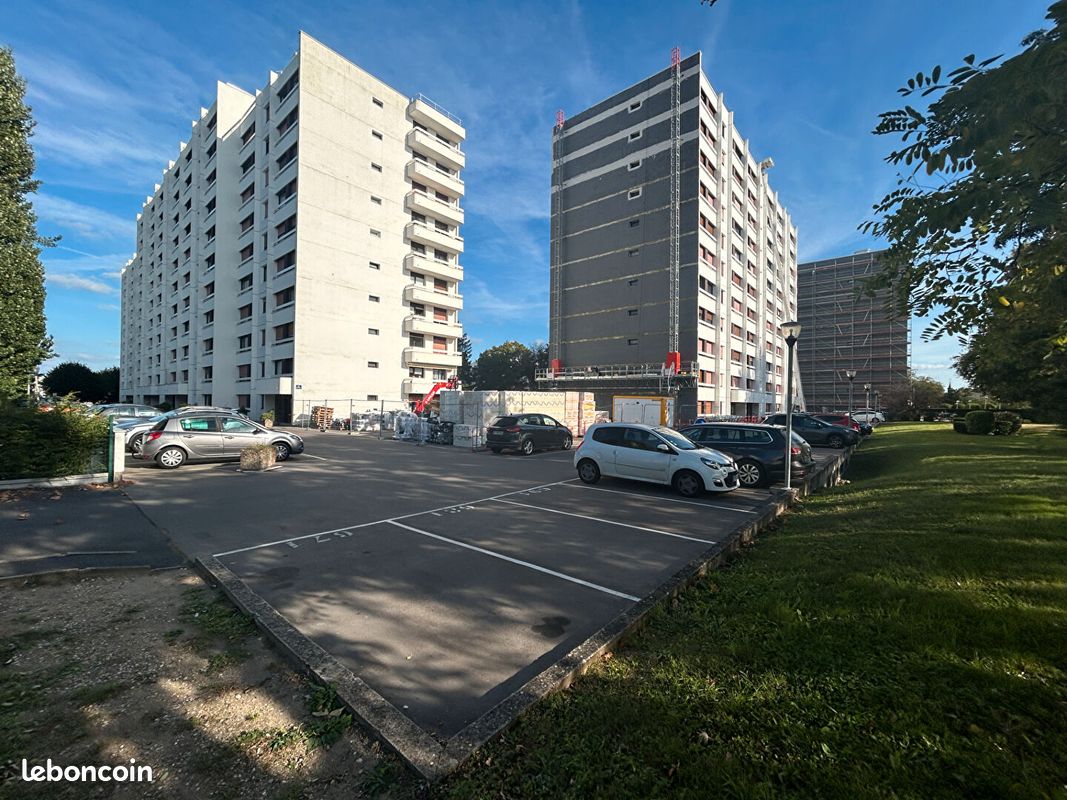 3 bedrooms Apartment in Orleans, France No. 232159