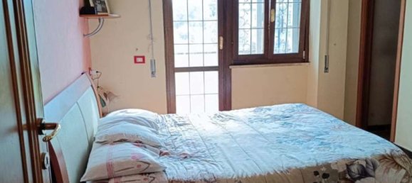 5 rooms Apartment in Rome, Italy No. 204352 4