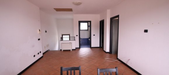 3 rooms Apartment in Alba, Italy No. 70525 5