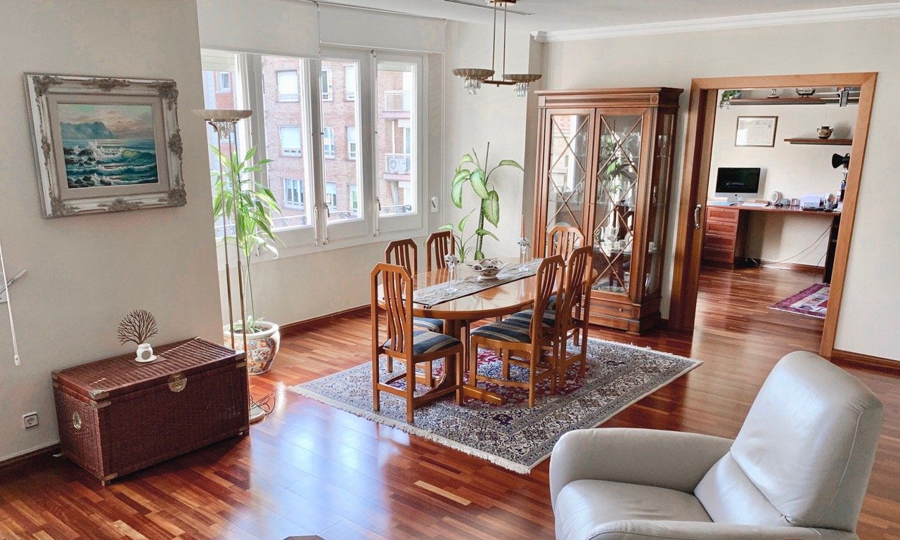 5 bedrooms Apartment in Barcelona, Spain No. 4429