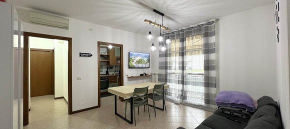 2-salle Appartement à Castel d'Ario, Italy No. 223130 4